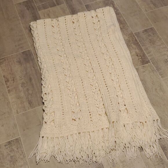 EUC Vintage Ivory Diamond Fringe Blanket Throw - Picture 1 of 4